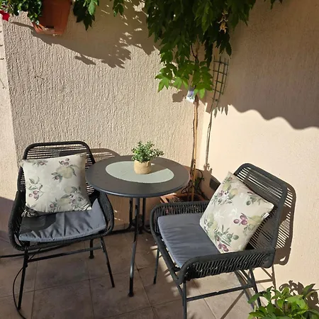 Suzy&demi Apartment Split